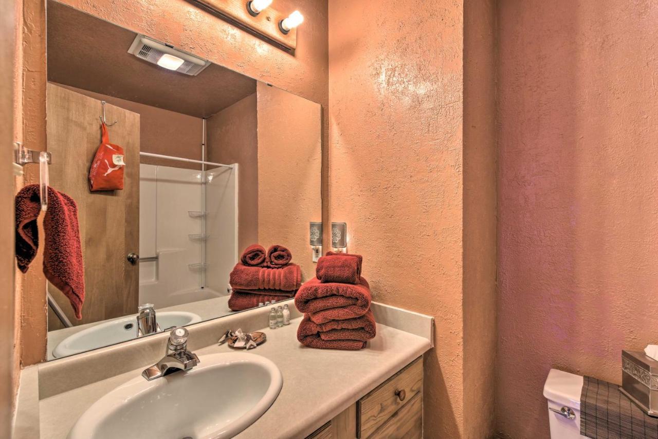 Downtown Red River Retreat With Mtn Views And Yard Esterno foto